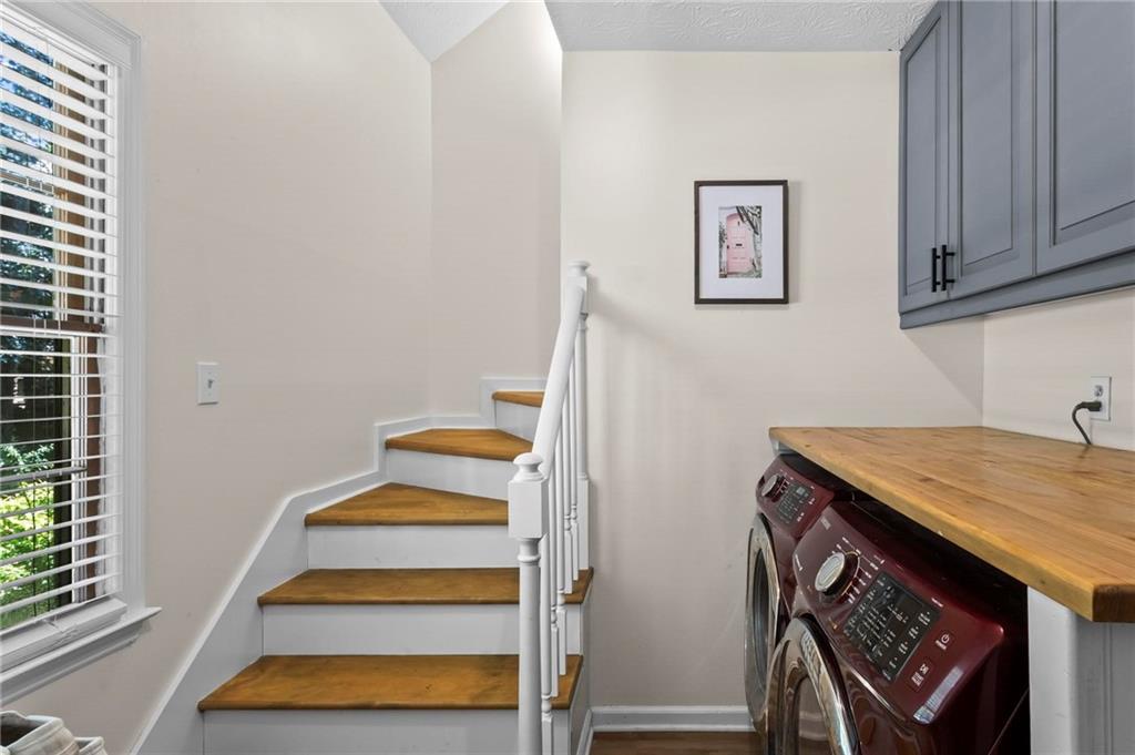 2720 Country Lane