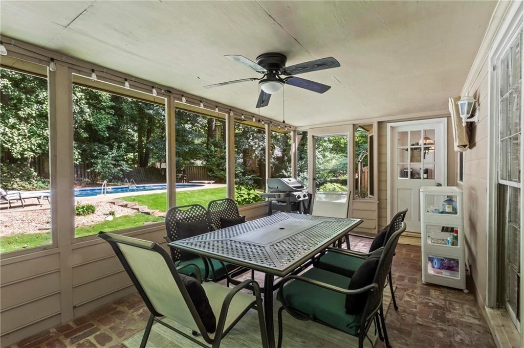 2720 Country Lane