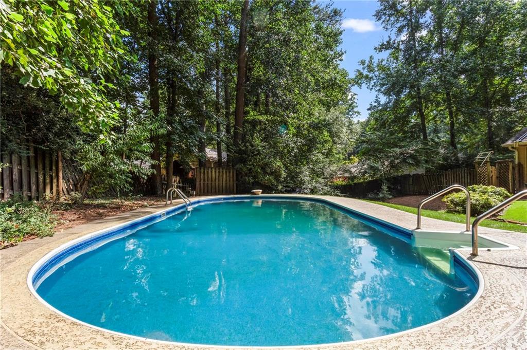 2720 Country Lane