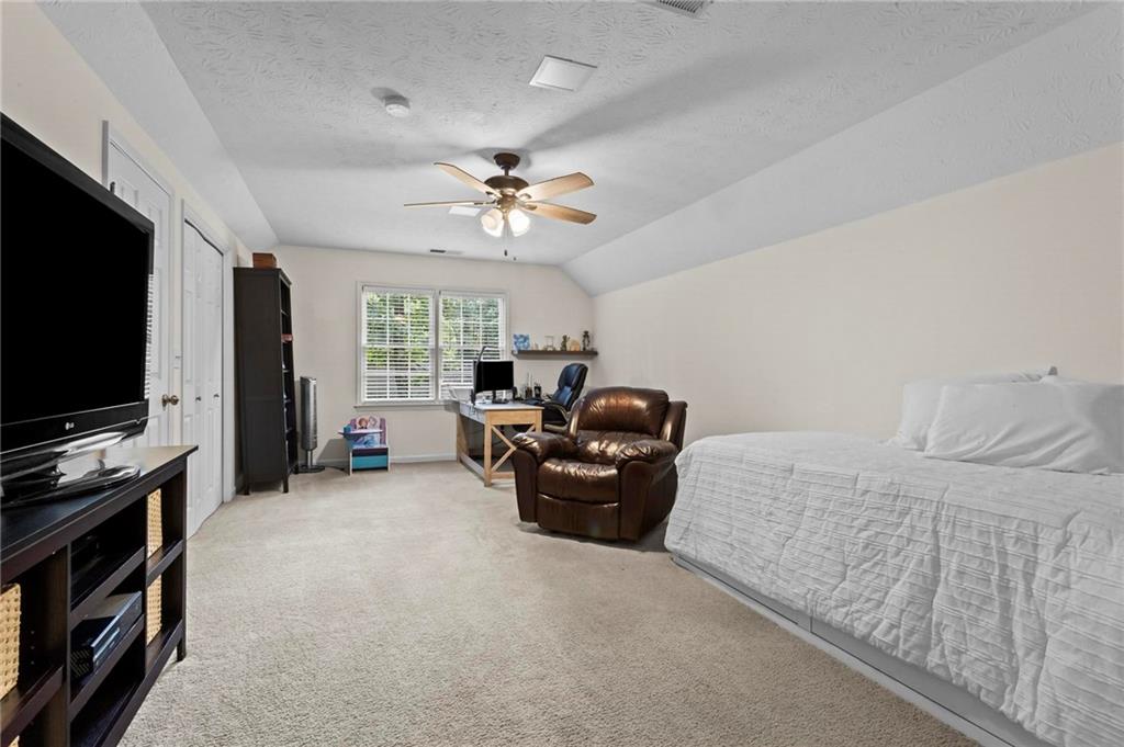2720 Country Lane