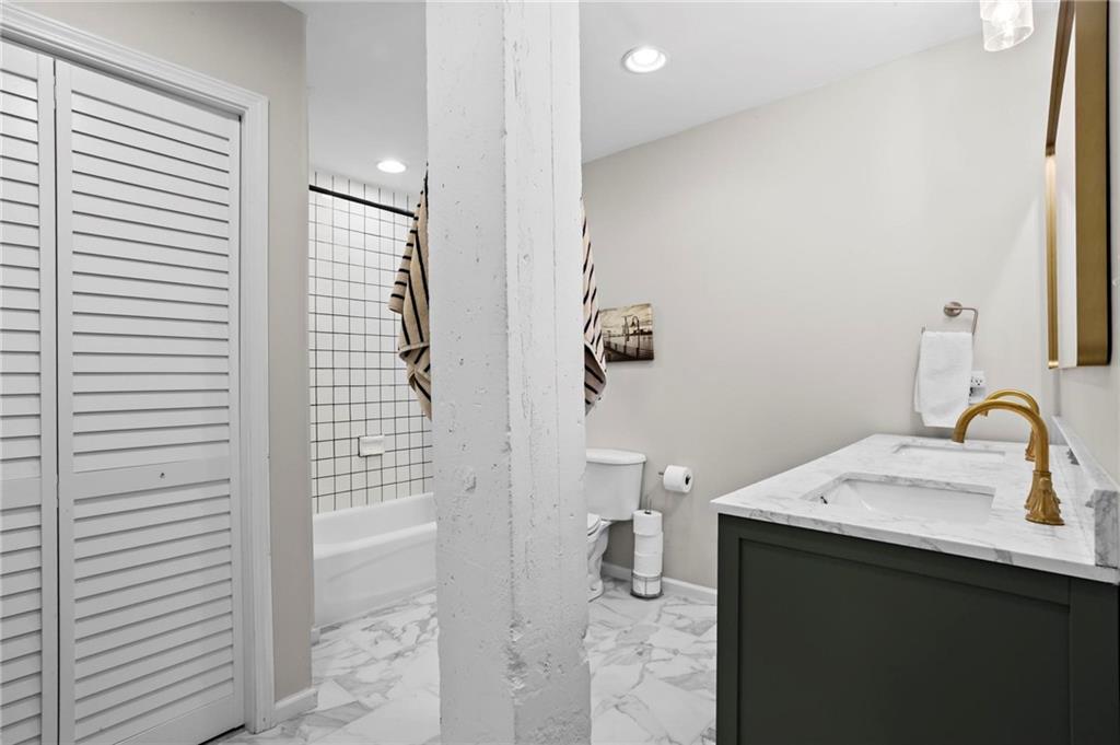 1026 Saint Charles Avenue NE Unit 11