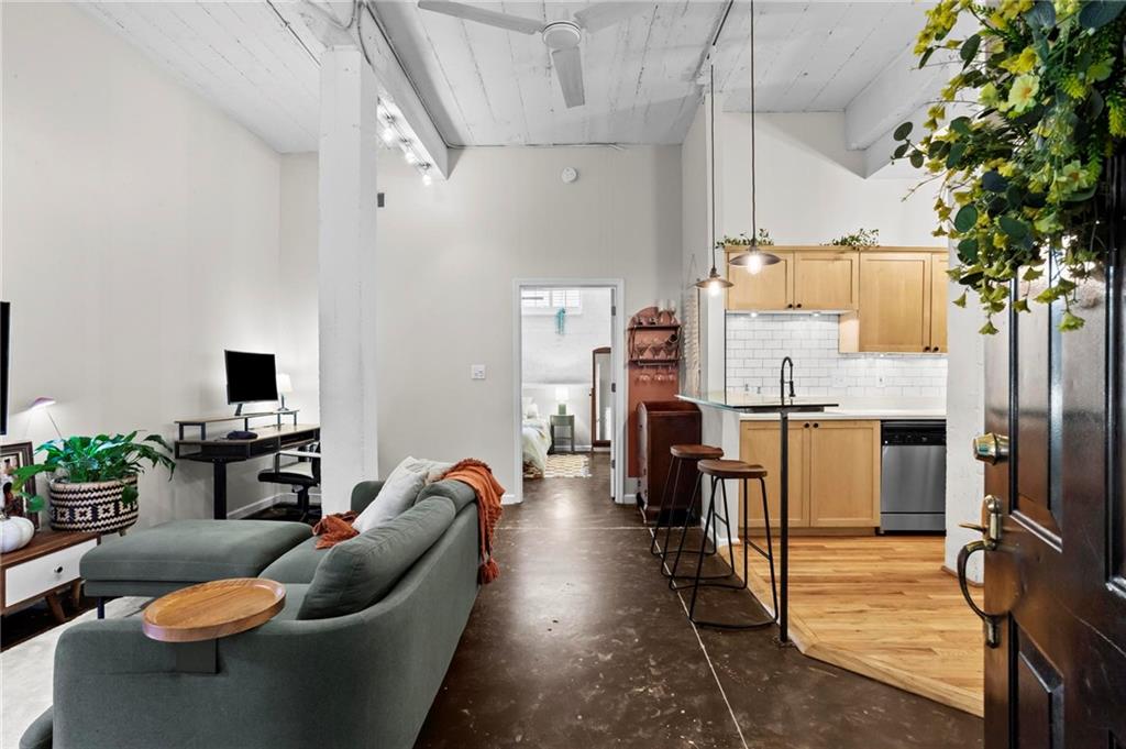 1026 Saint Charles Avenue NE Unit 11