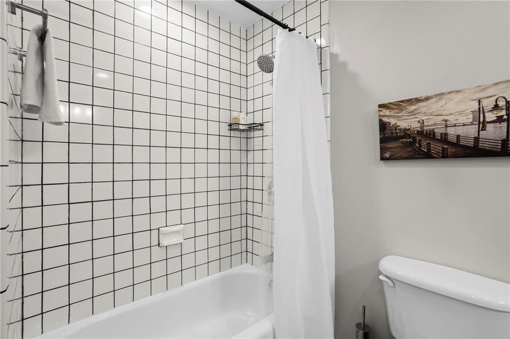 1026 Saint Charles Avenue NE Unit 11