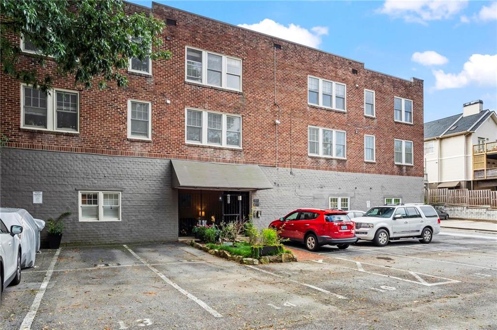1026 Saint Charles Avenue NE Unit 11