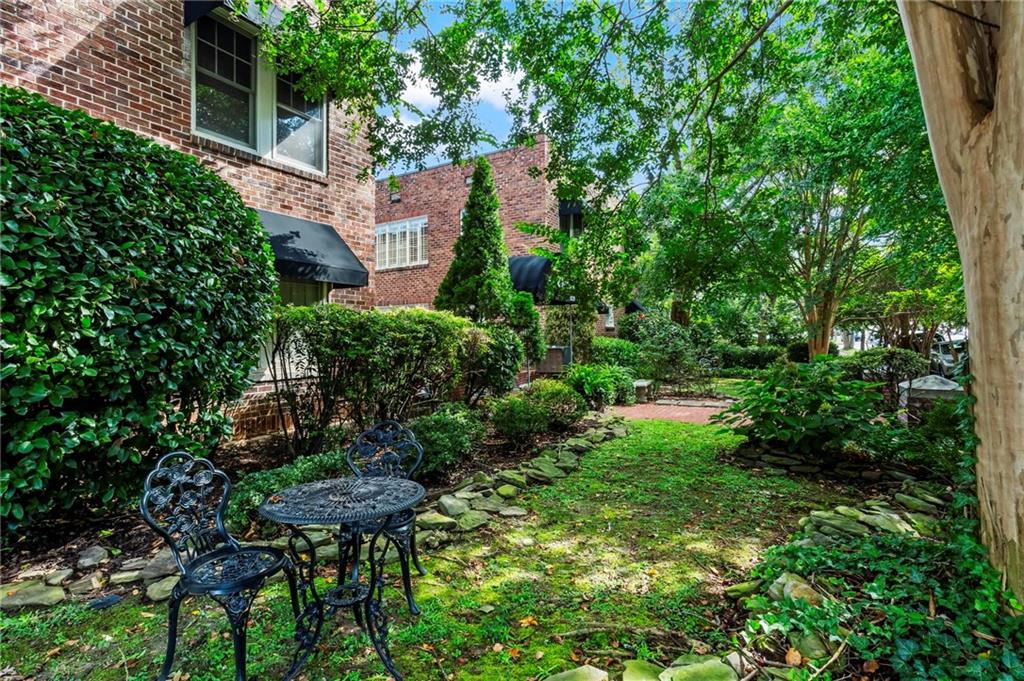 1026 Saint Charles Avenue NE Unit 11