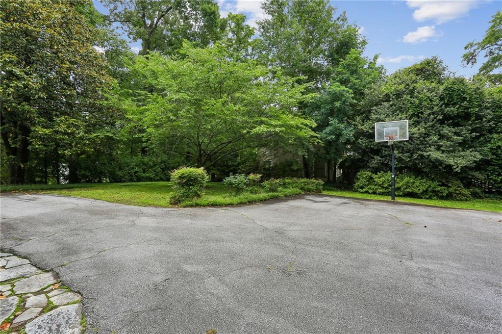 3648 Kingsboro Road NE