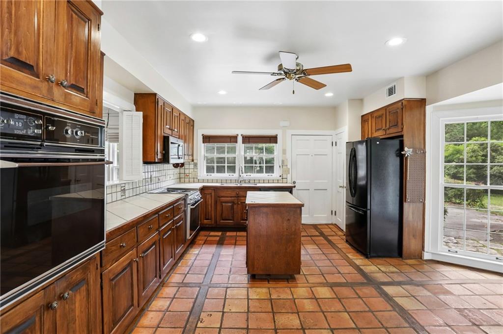 3648 Kingsboro Road NE