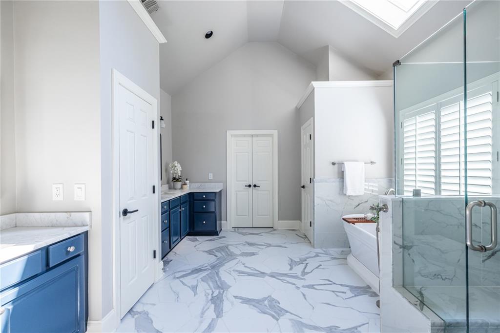 825 Glengate Place