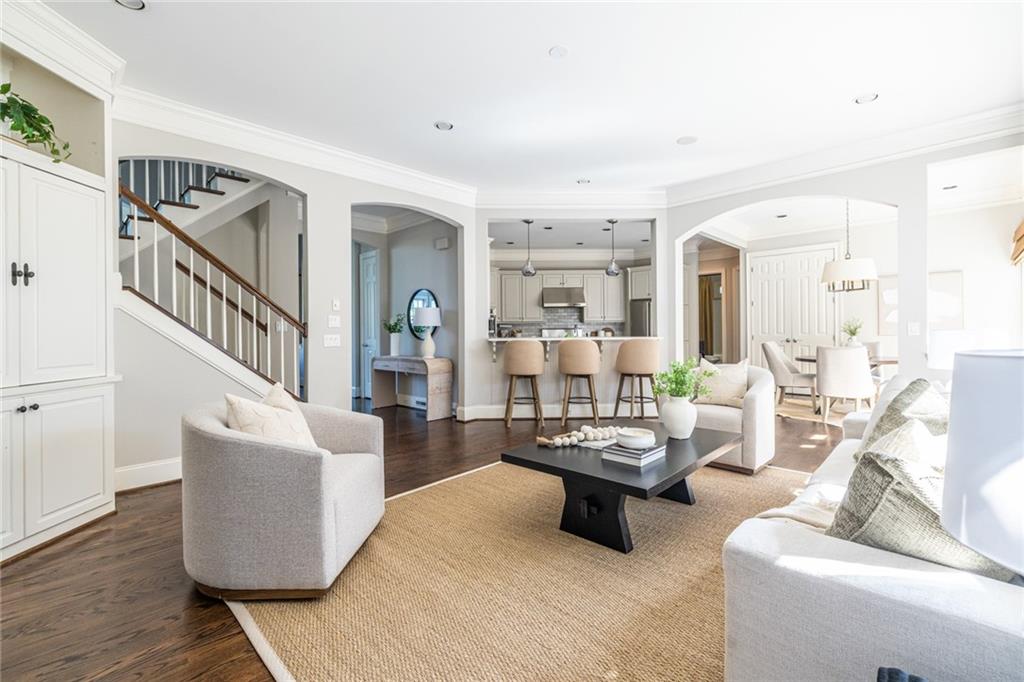 825 Glengate Place