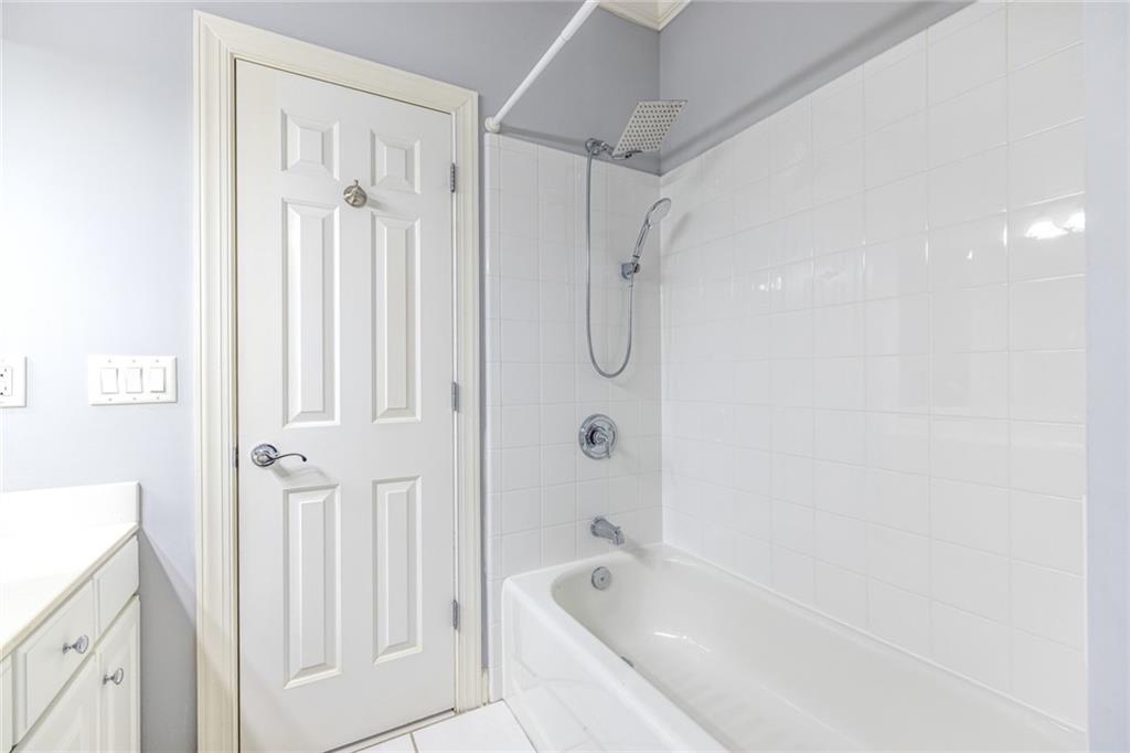 825 Glengate Place