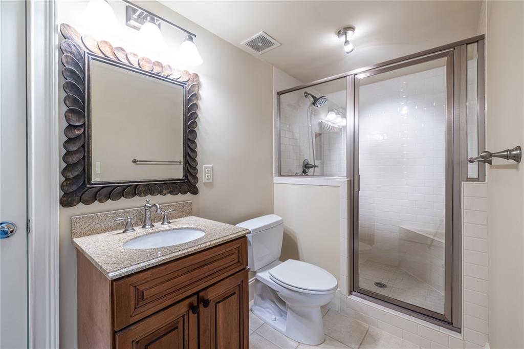 825 Glengate Place