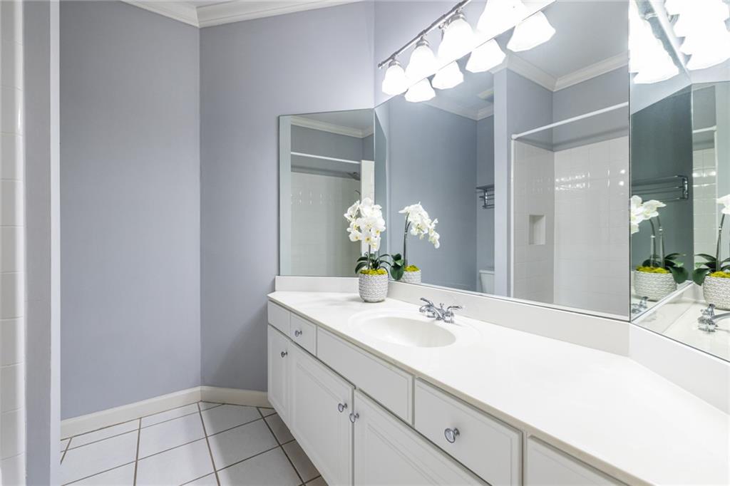 825 Glengate Place