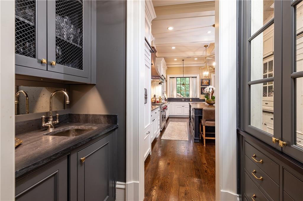 39 W Wesley Road NW Unit 4
