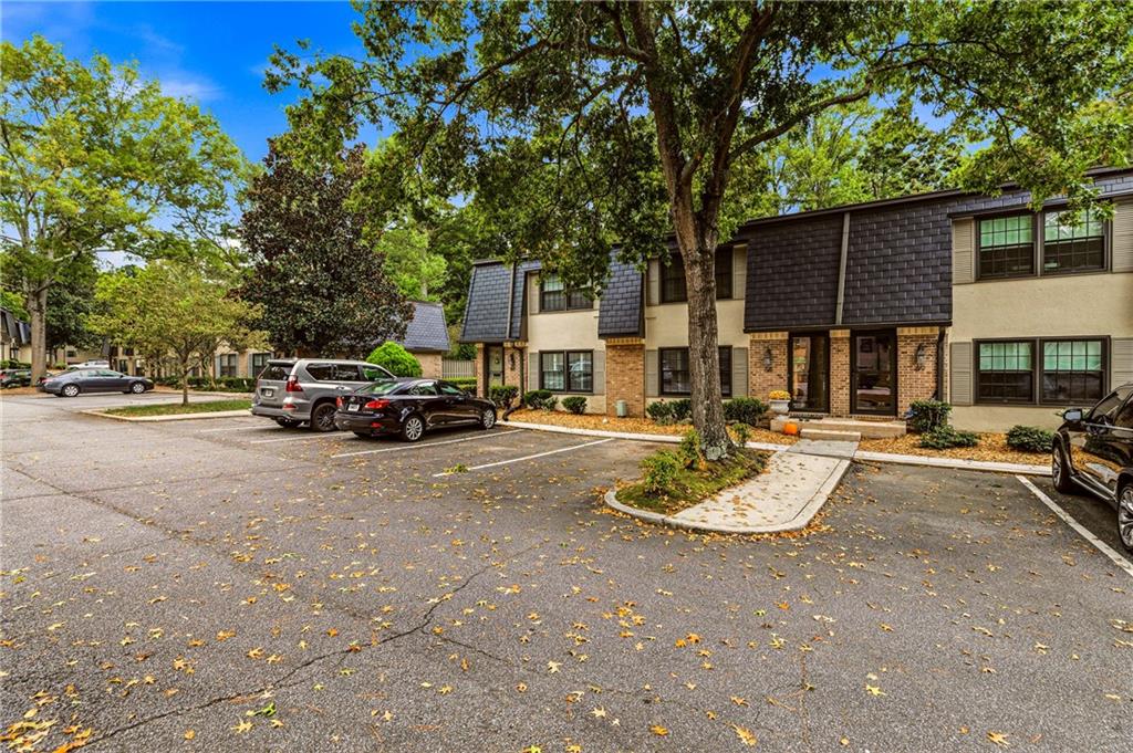 68 Monet Court NW