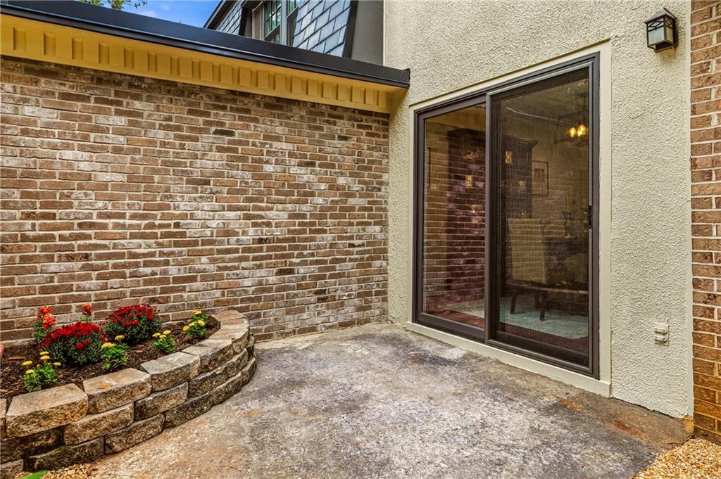 68 Monet Court NW