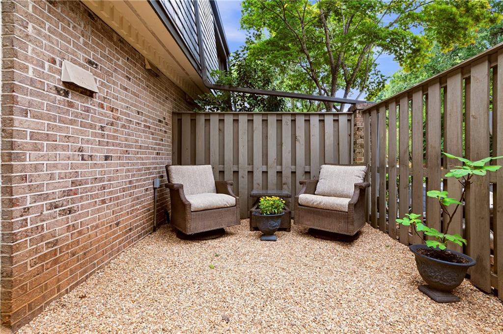 68 Monet Court NW