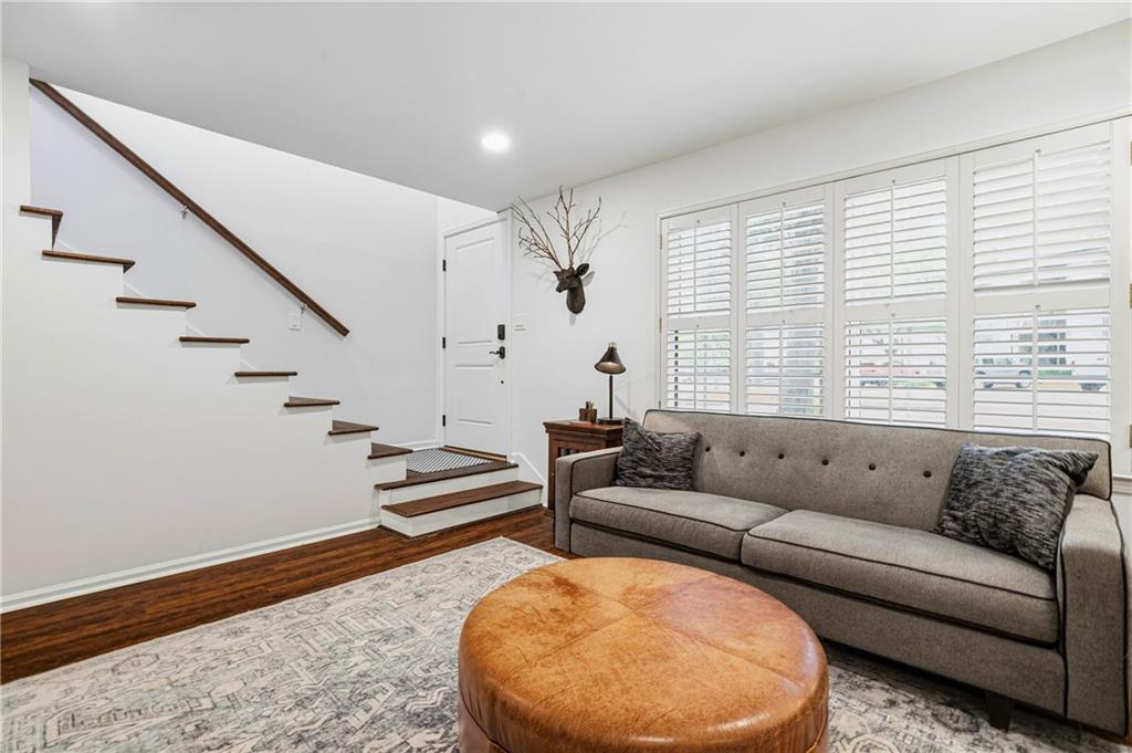 68 Monet Court NW
