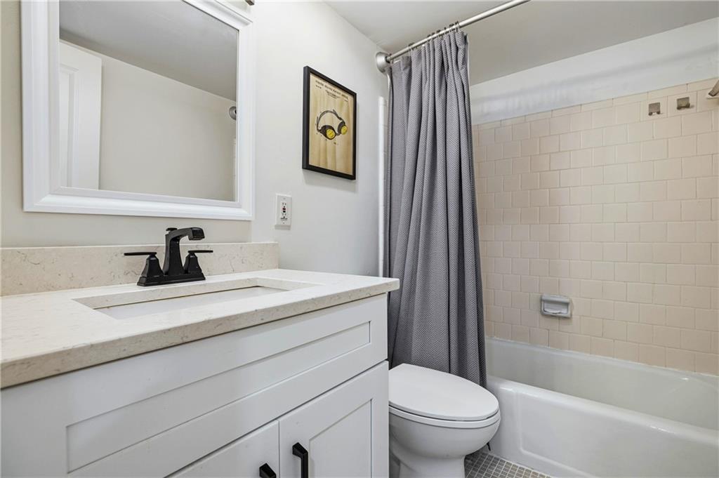 68 Monet Court NW