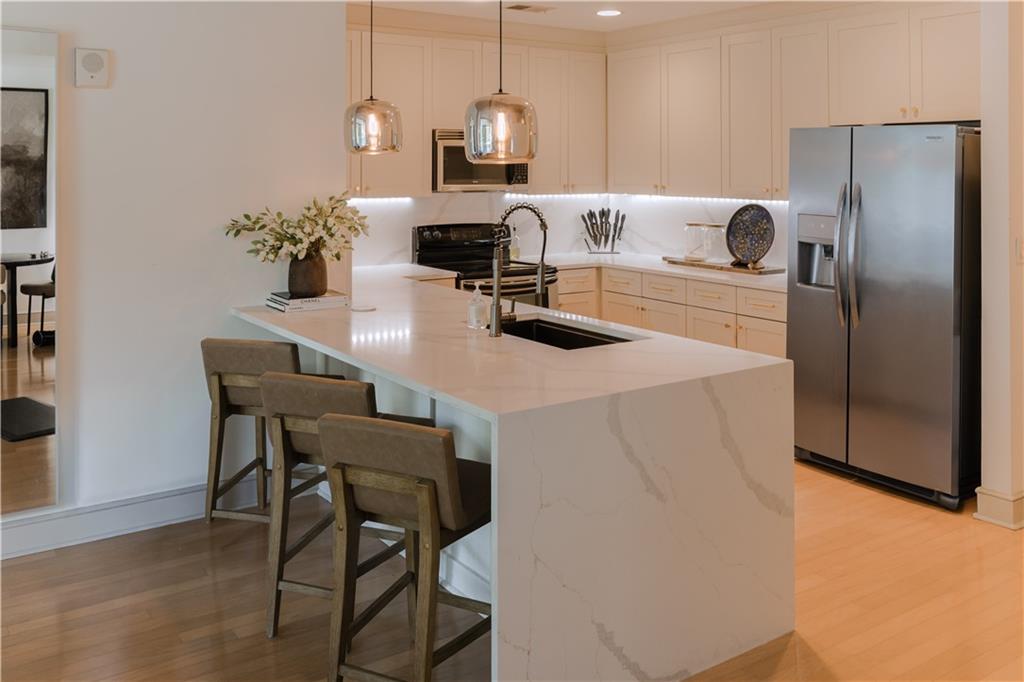 950 W Peachtree Street NW Unit 814