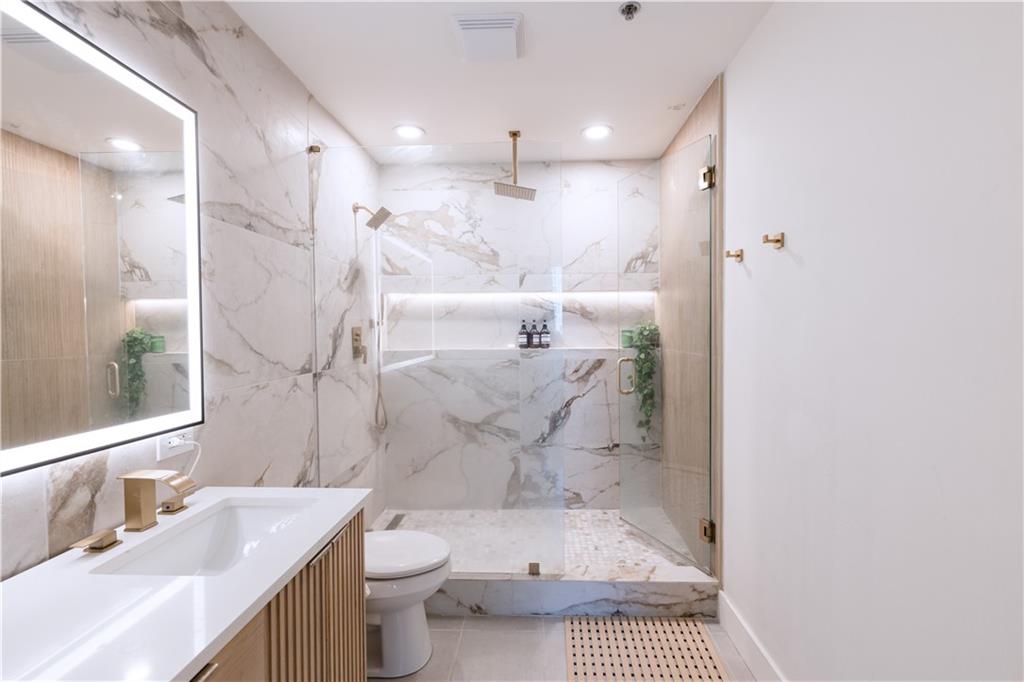 950 W Peachtree Street NW Unit 814