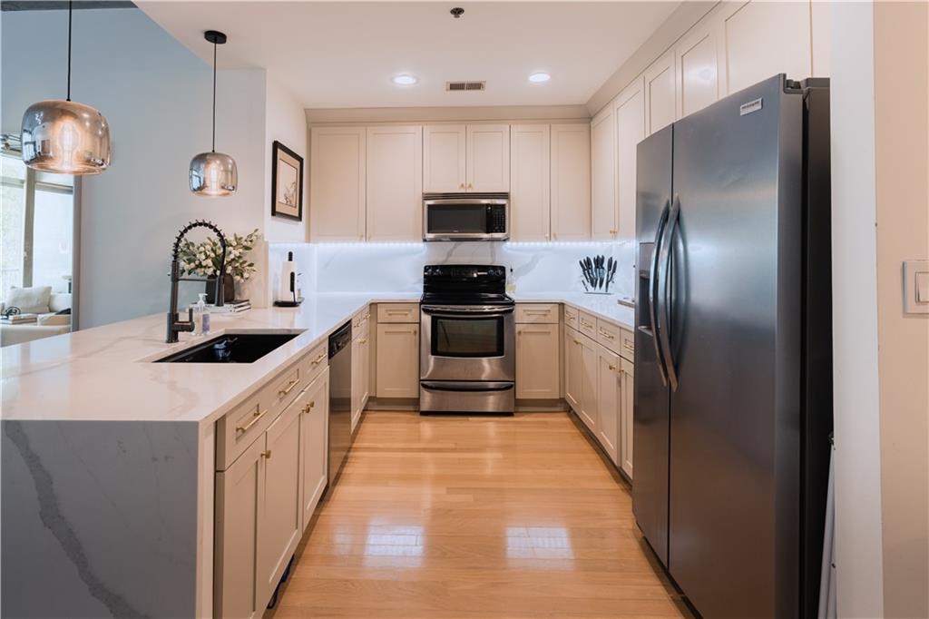950 W Peachtree Street NW Unit 814