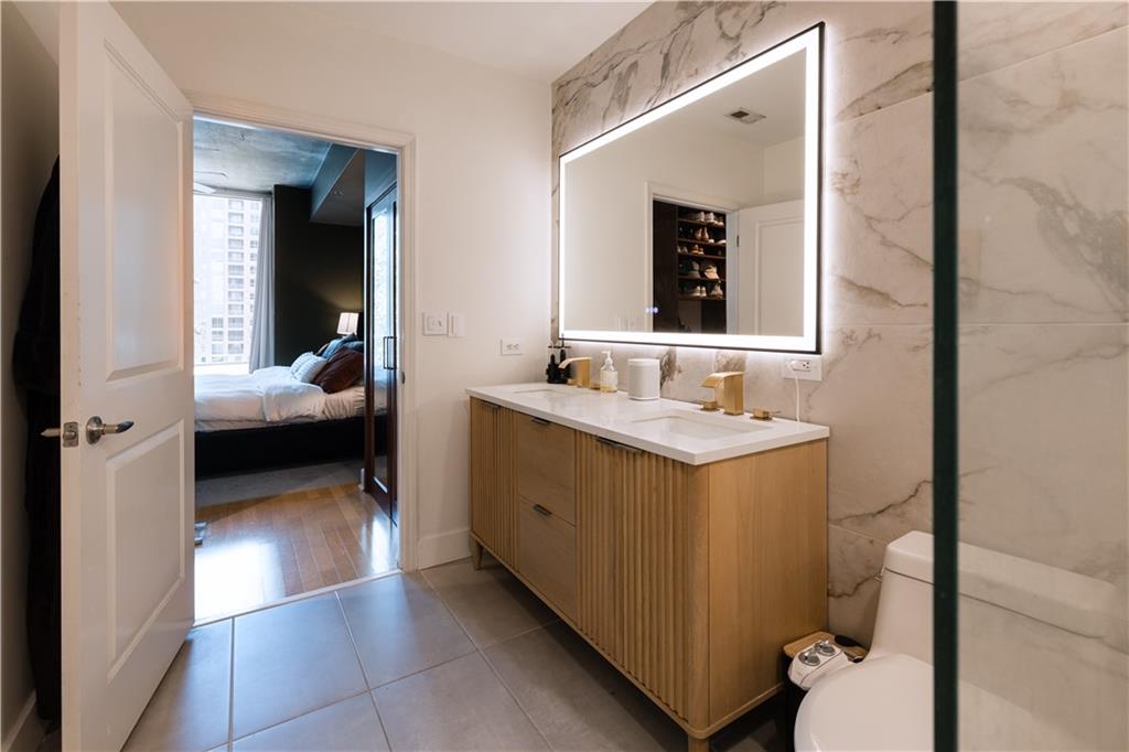 950 W Peachtree Street NW Unit 814