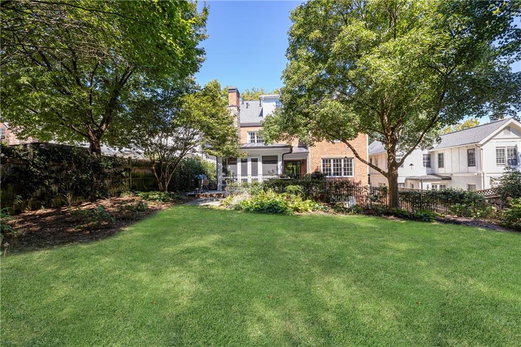 49 Huntington Road NE