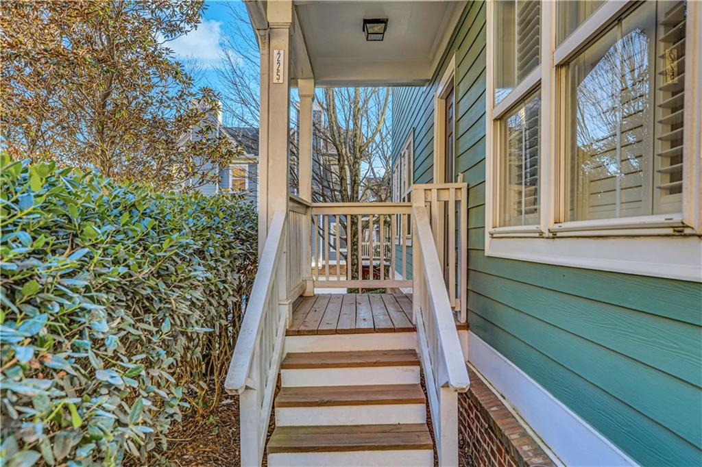 225 Carlyle Park Drive NE
