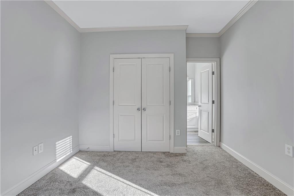 225 Carlyle Park Drive NE