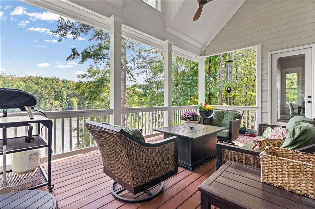 35 Paddleboat Lane