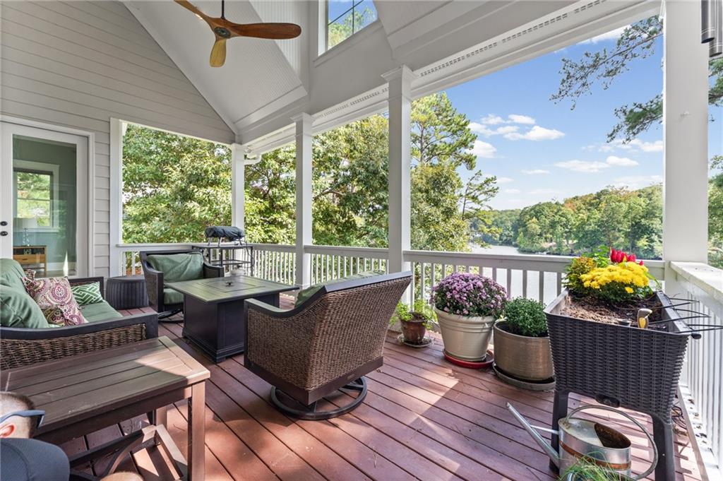 35 Paddleboat Lane