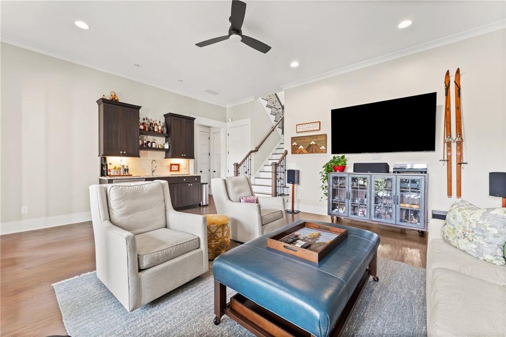 35 Paddleboat Lane
