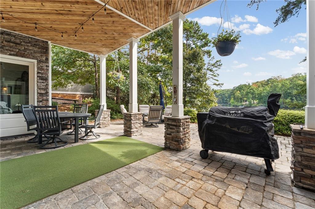 35 Paddleboat Lane