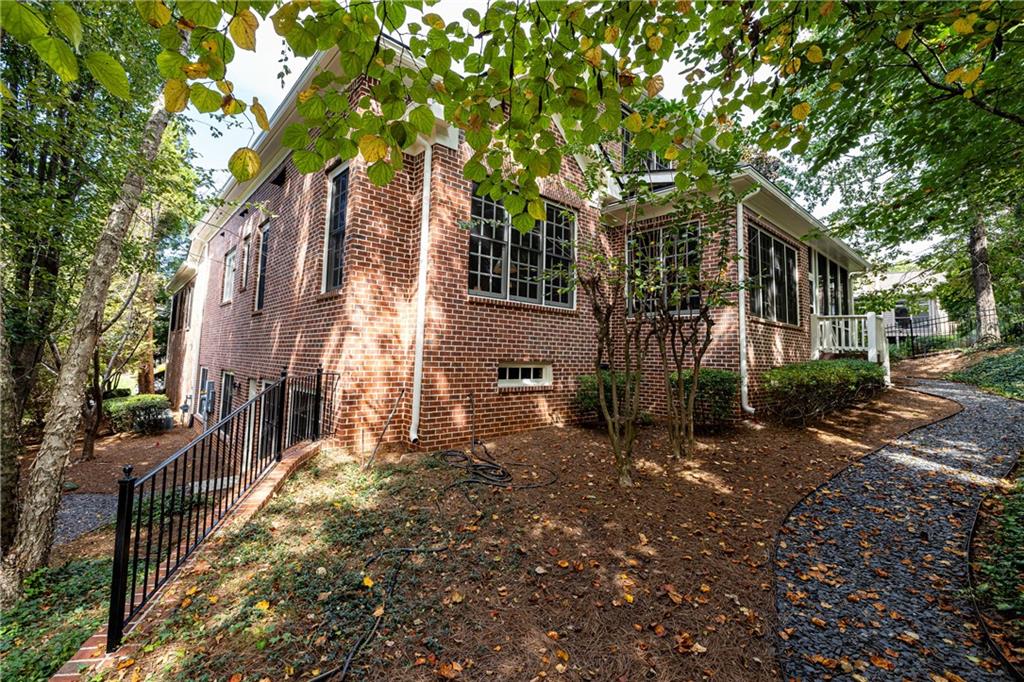 835 Glengate Place