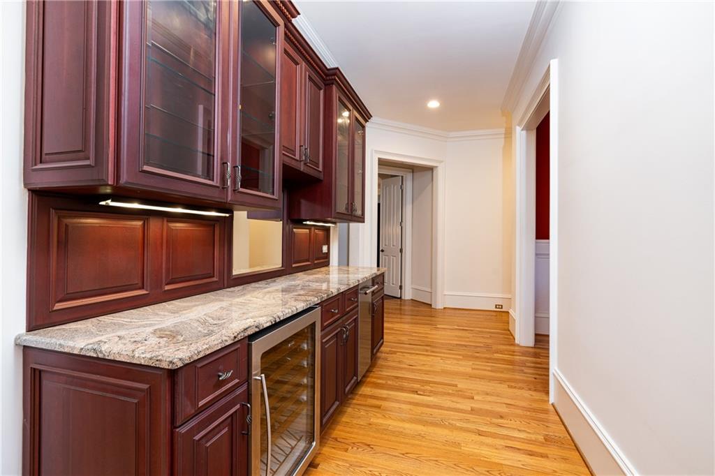 835 Glengate Place