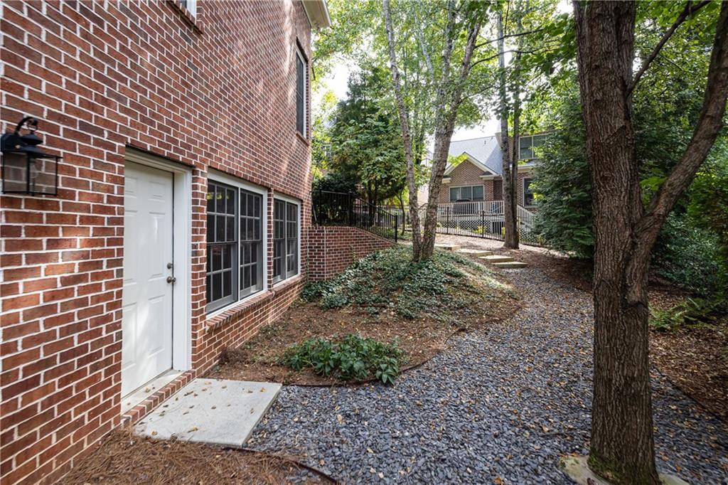 835 Glengate Place