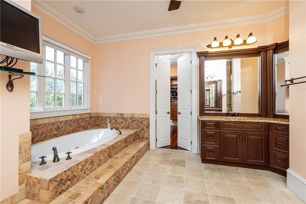 835 Glengate Place