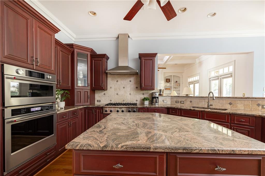 835 Glengate Place