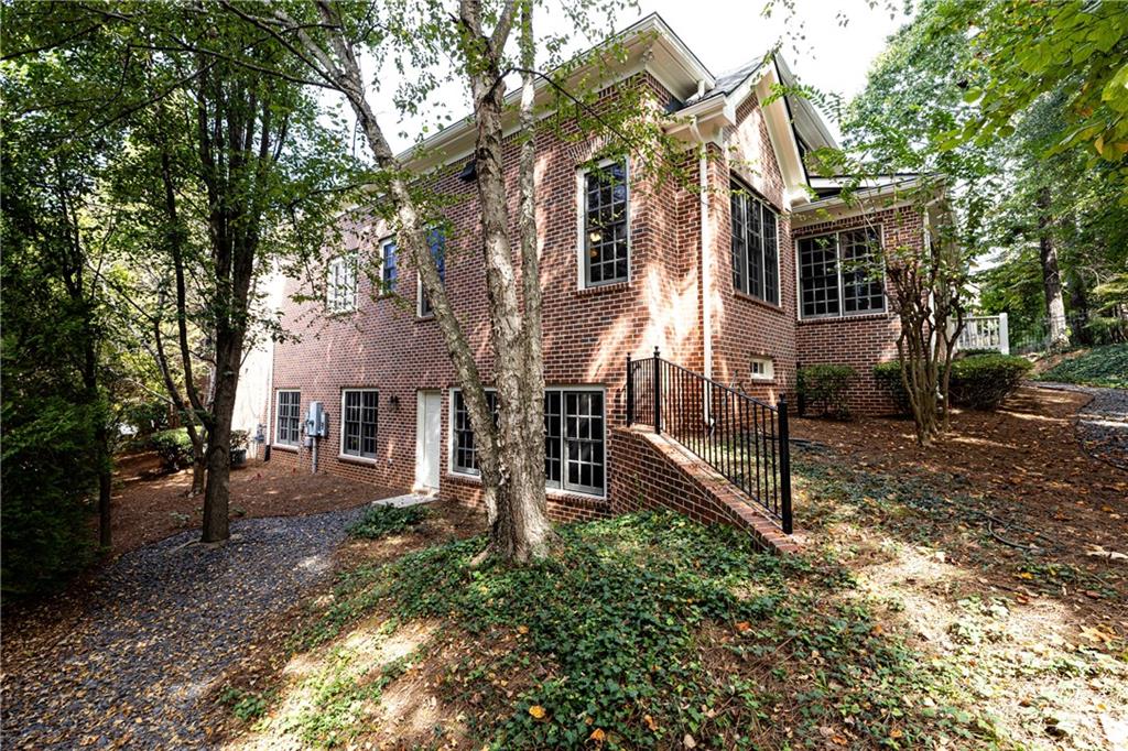 835 Glengate Place