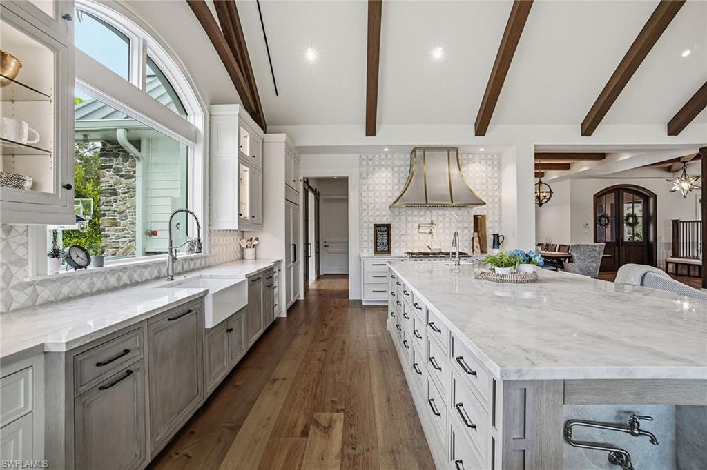 325 Cocohatchee BLVD