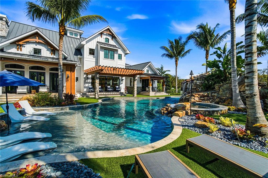 325 Cocohatchee BLVD