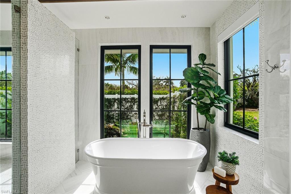 325 Cocohatchee BLVD