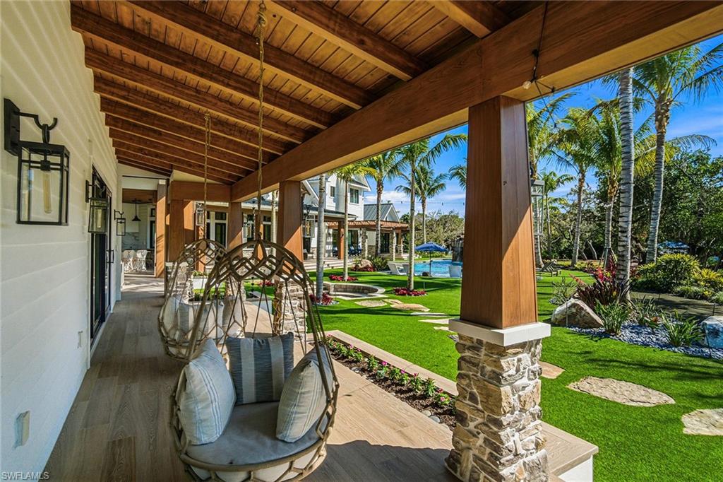 325 Cocohatchee BLVD