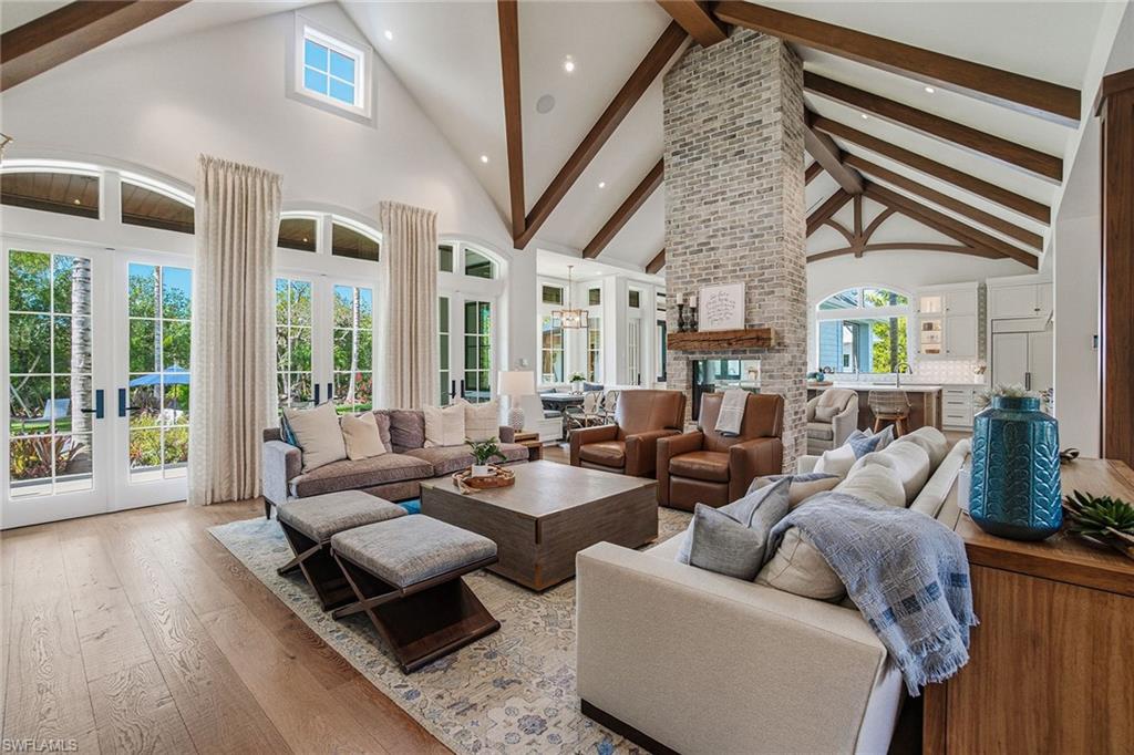 325 Cocohatchee BLVD