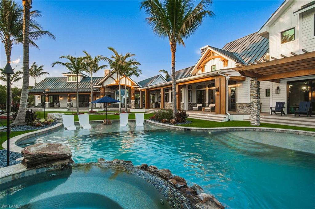 325 Cocohatchee BLVD