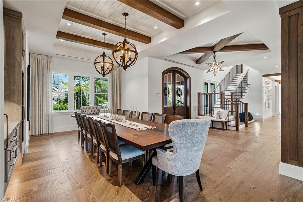 325 Cocohatchee BLVD