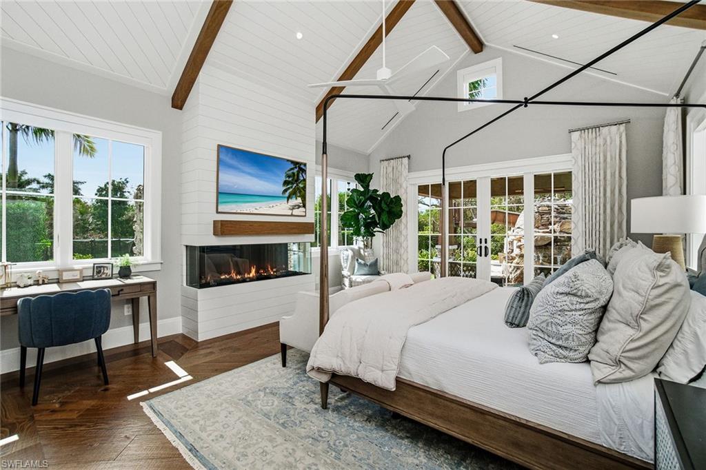 325 Cocohatchee BLVD