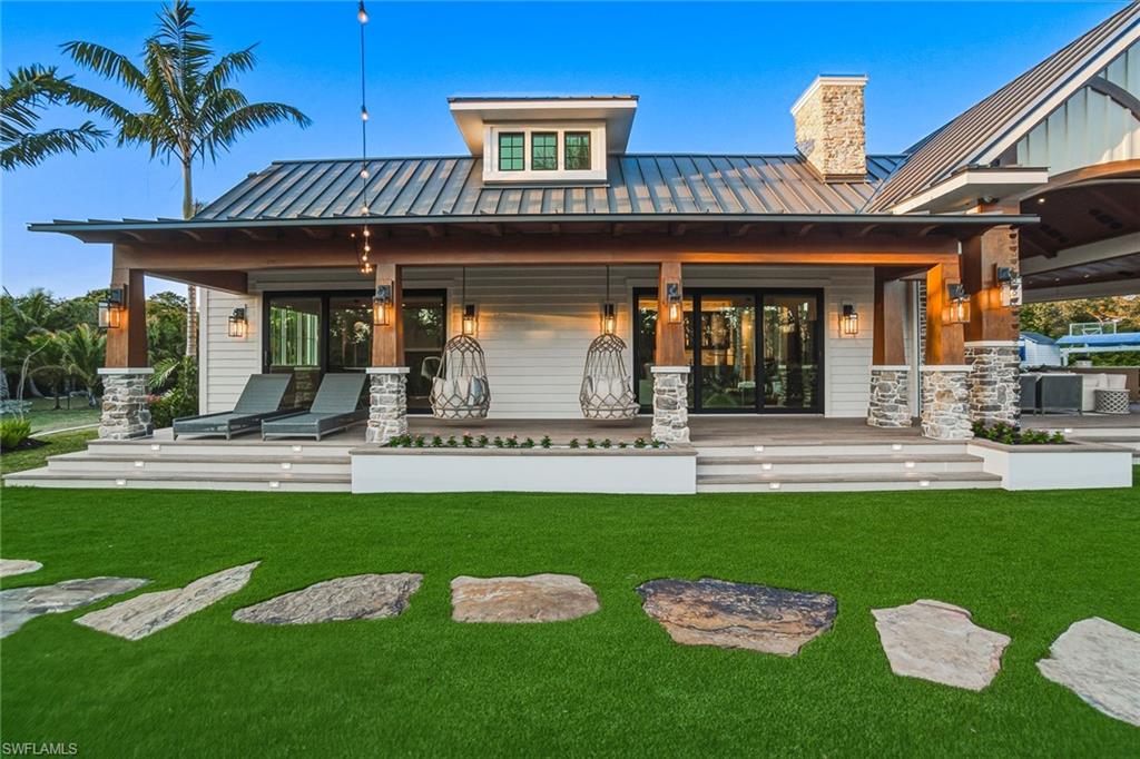 325 Cocohatchee BLVD