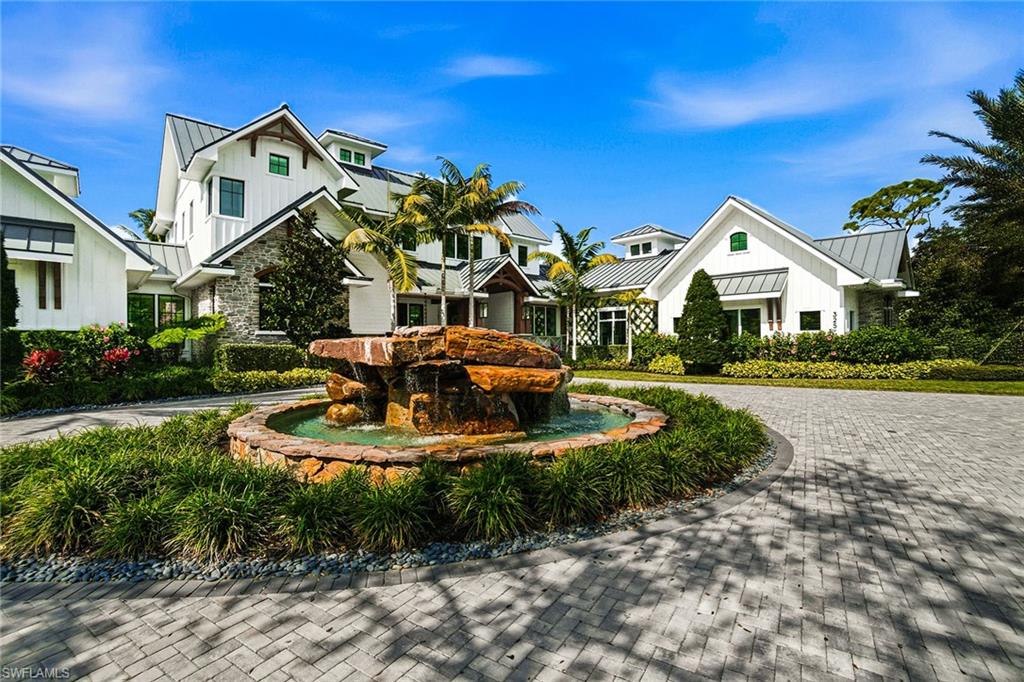 325 Cocohatchee BLVD
