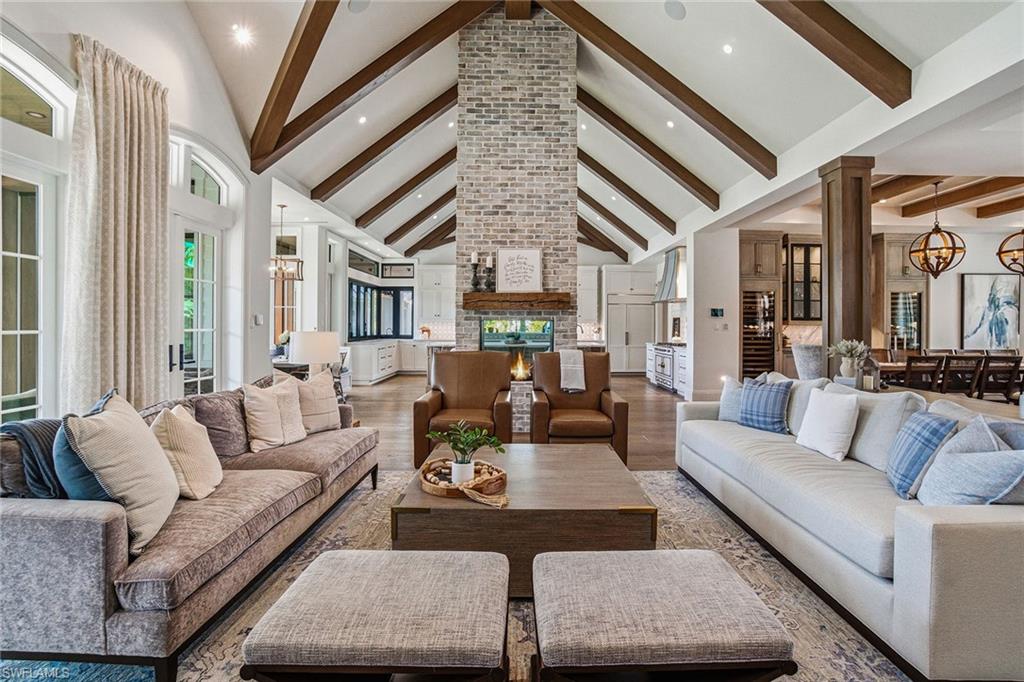 325 Cocohatchee BLVD